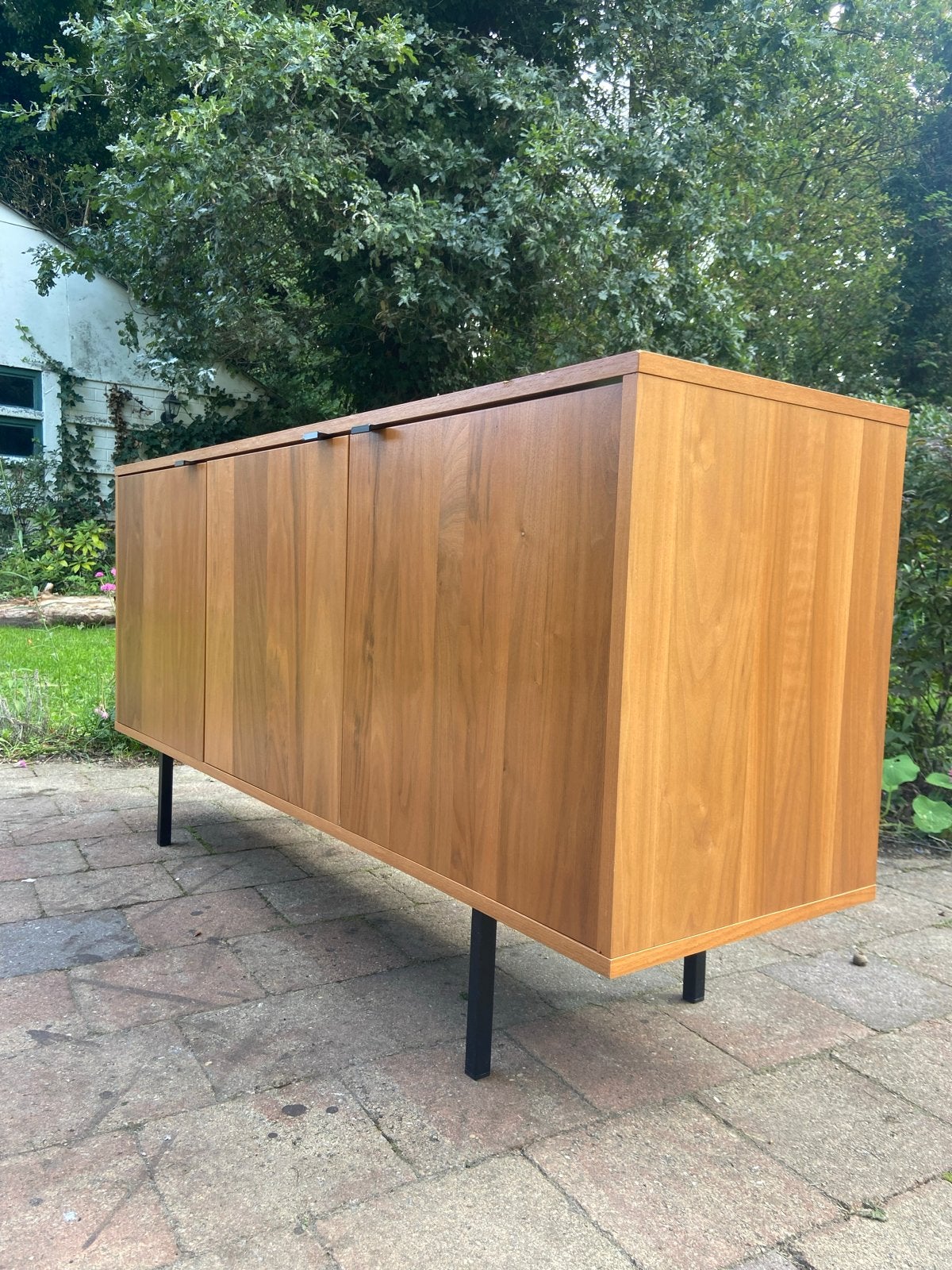 Modern Sideboard TV-meubel 140cm Houtlook met 4 Deuren, Huis en Inrichting, Ophalen, 100 tot 150 cm, Modern, Scandinavisch, Zo goed als nieuw