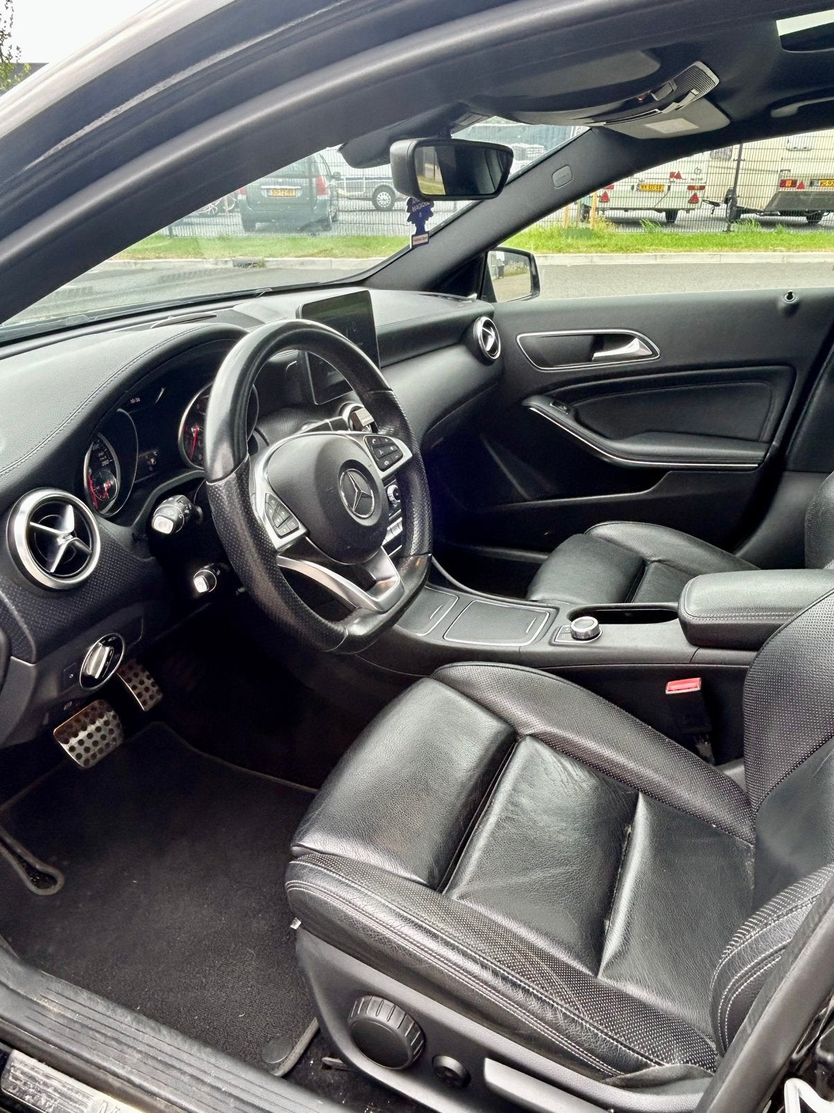 Foto 10 van Mercedes-Benz A-Klasse A220 d 177pk 7G-DCT 2017 Zwart