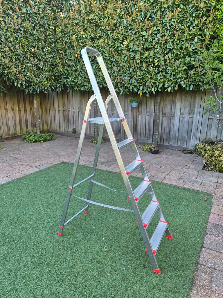 Altrex huishoudtrap met 5 treden en plateau, Doe-het-zelf en Verbouw, Ladders en Trappen, Ophalen