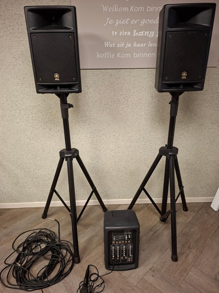 PA Yamaha stagepas 300 met mixer en microphone, Ophalen of Verzenden, Gebruikt, Minder dan 500 watt, P.A.