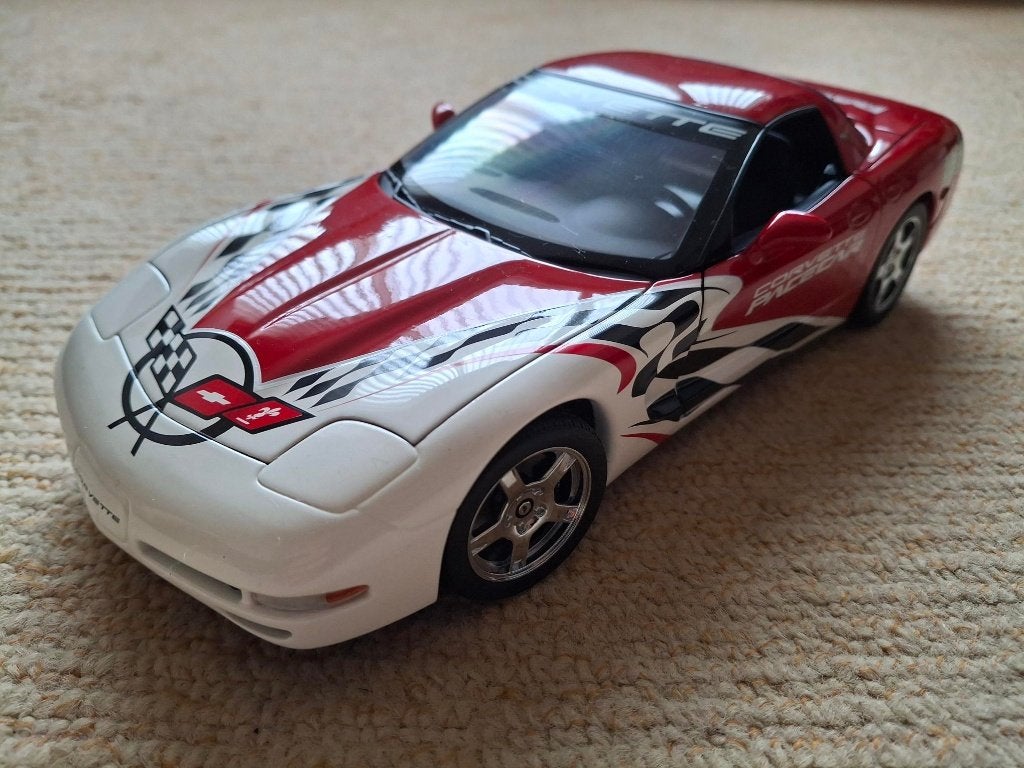 Corvette Pace Car 99 Daytona 1:18 UT models, Hobby en Vrije tijd, Modelauto's | 1:18, Ophalen of Verzenden, Zo goed als nieuw