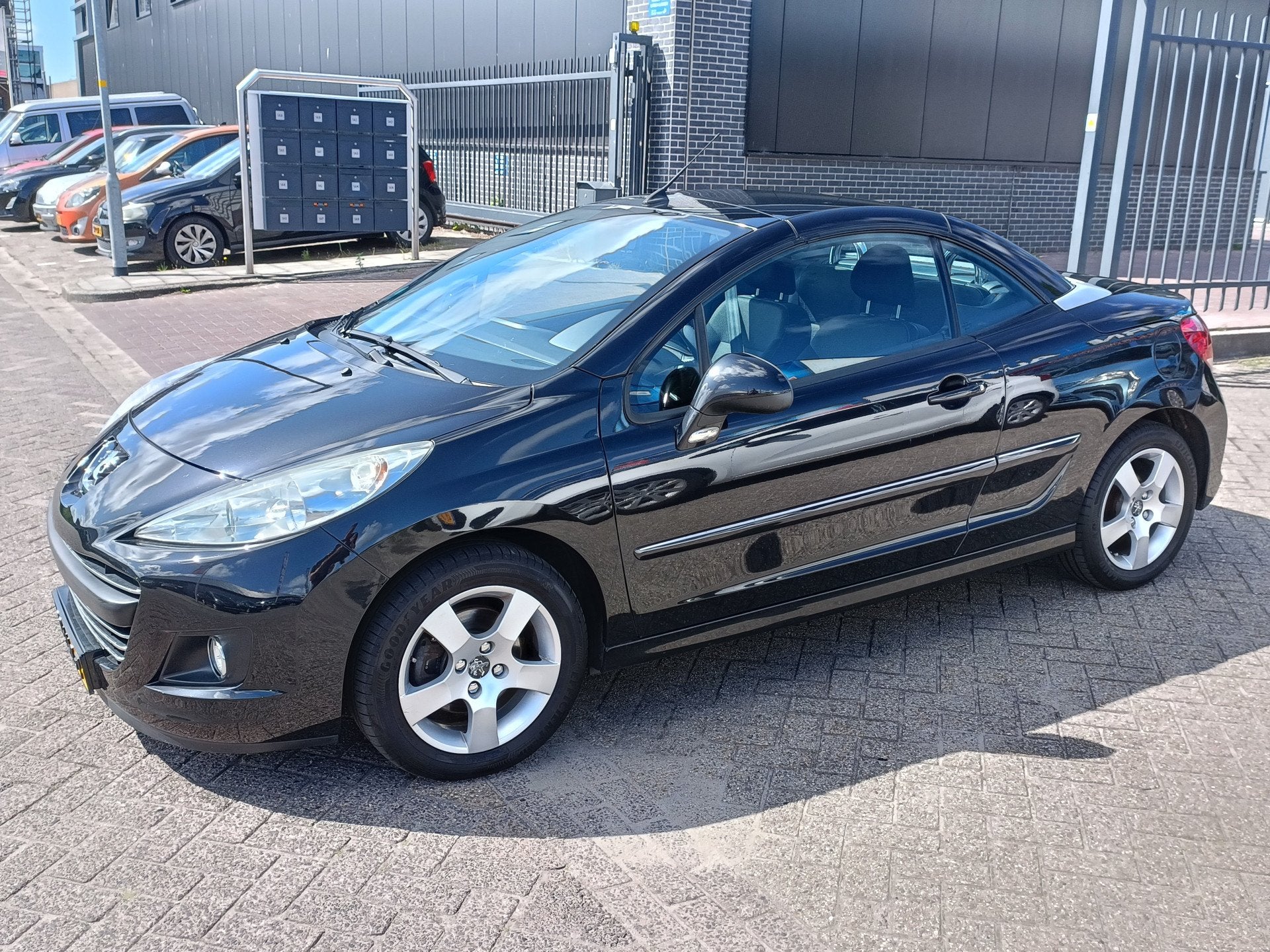 Peugeot 207 CC 1.6 VTi Airco Trekhaak 16'' L.M.V Nw APK, Auto's, Voorwielaandrijving, Euro 5, Stof, Gebruikt