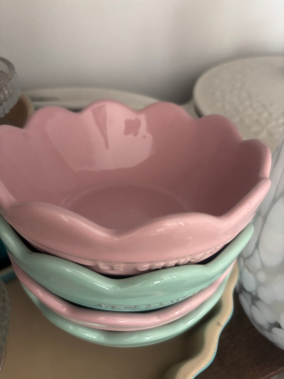 4 Le Creuset Schaaltjes - Roze en Mint, Porselein of Keramiek, Schaal, Ophalen of Verzenden, Zo goed als nieuw