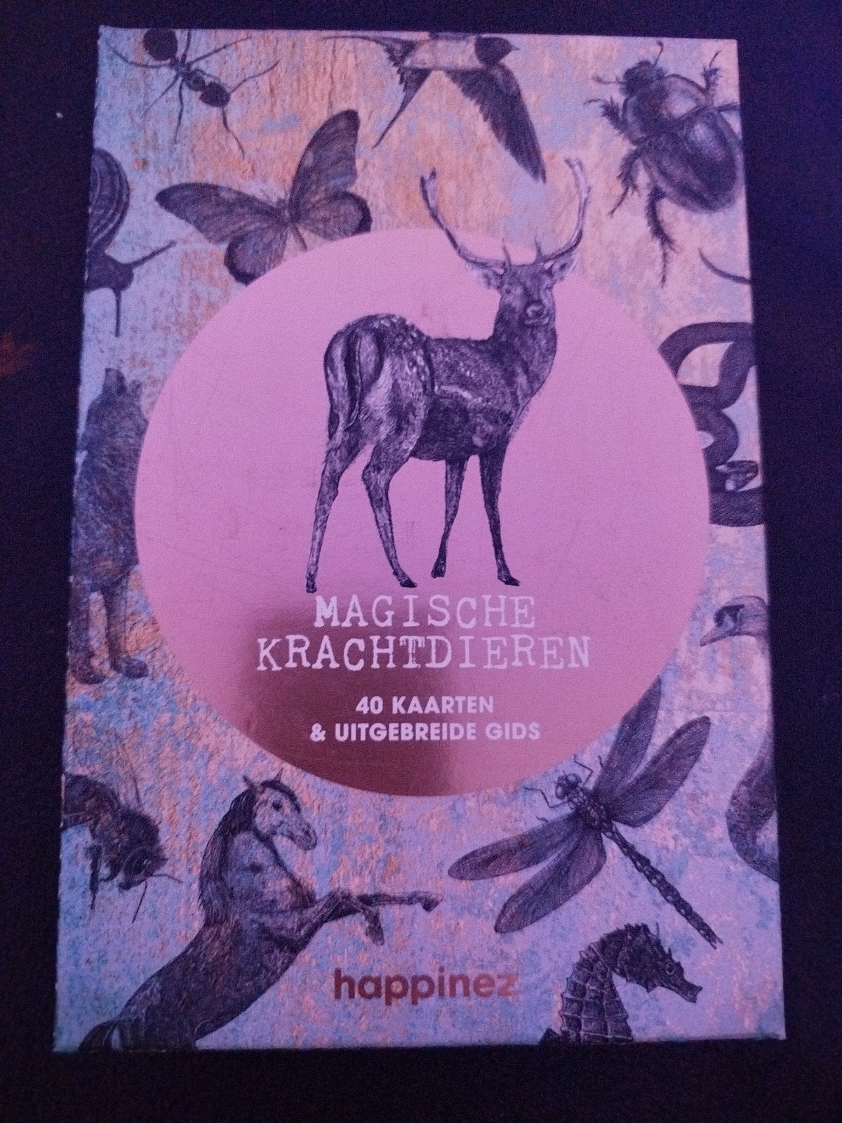 HAPPINEZ MAGISCHE KRACHT DIEREN 40 KAARTEN + GIDSBOEK, Boeken, Tarot of Kaarten leggen, Overige typen, Ophalen of Verzenden, Zo goed als nieuw