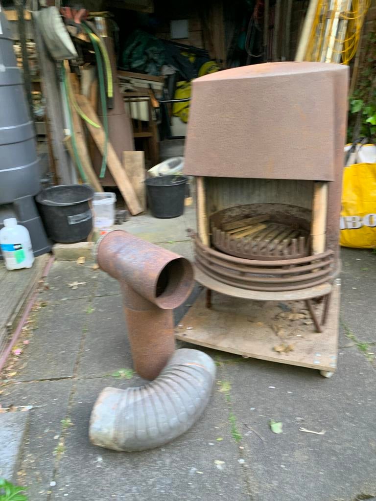 Robuuste metalen kachel voor binnen en buiten - 85x47cm, Huis en Inrichting, Kachels, Gebruikt, Houtkachel, Ophalen of Verzenden