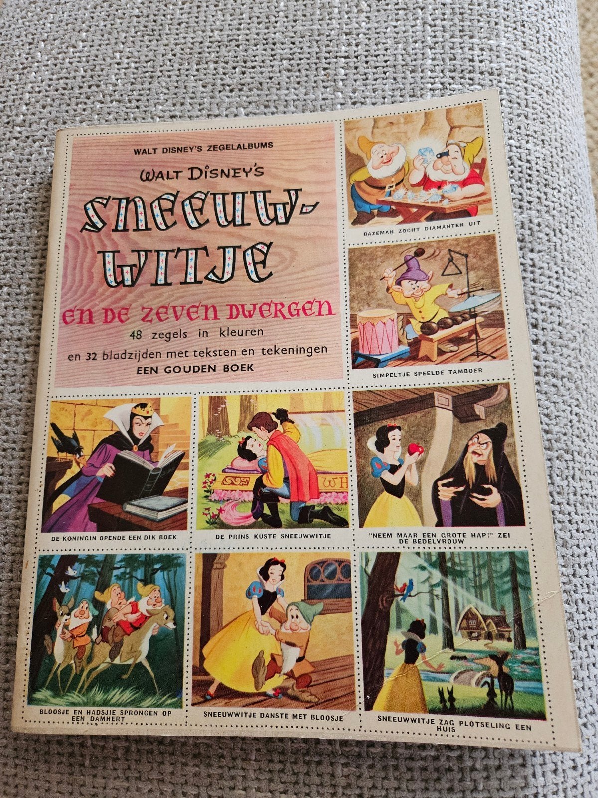 Walt Disney's Sneeuwwitje en de Zeven Dwergen Zegelboek, Ophalen of Verzenden, Gelezen, Walt Disney Productions, Plaatjesalbum