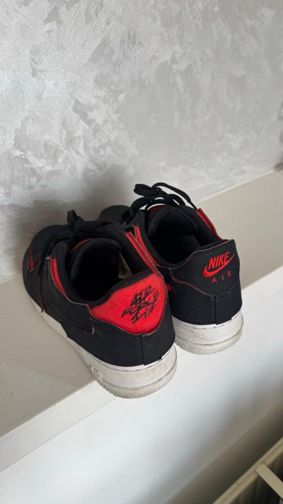 Nike Air Force 1 Low 'Uptowns' - Zwart/Rood, Ophalen of Verzenden, Gedragen, Zwart, Sneakers of Gympen