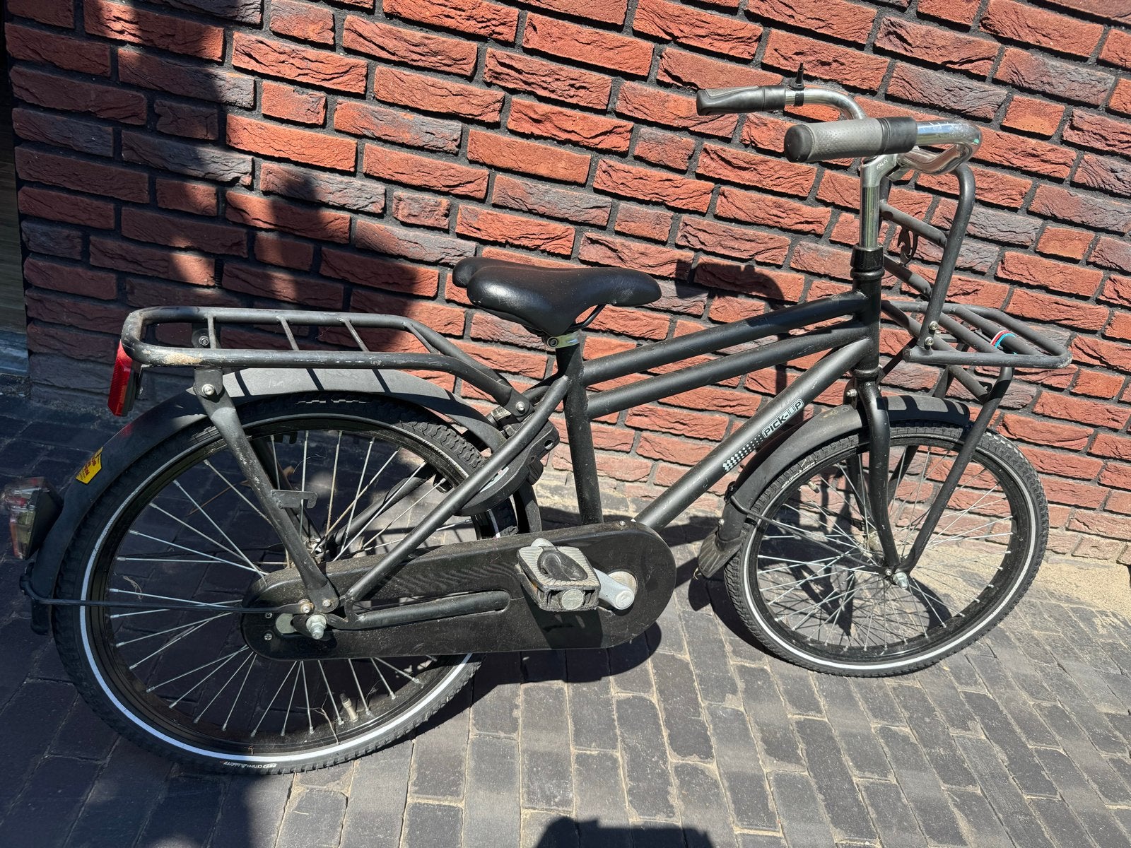 Zwarte transportfiets met voordrager (20 inch) - banden slap, Fietsen en Brommers, Fietsen | Kinderfietsjes, Ophalen, Gebruikt