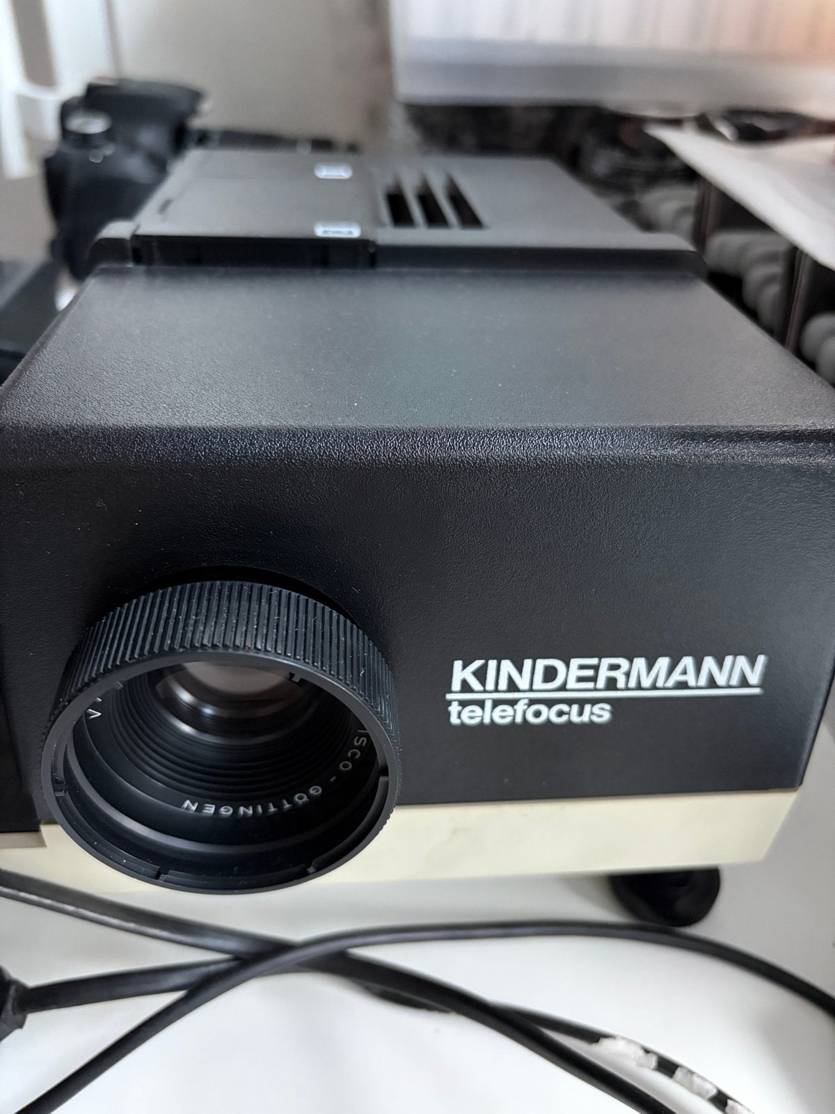 Diaprojector Kindermann Telefocus met scherm en opbergbakken, Audio, Tv en Foto, Ophalen, Gebruikt, Met scherm