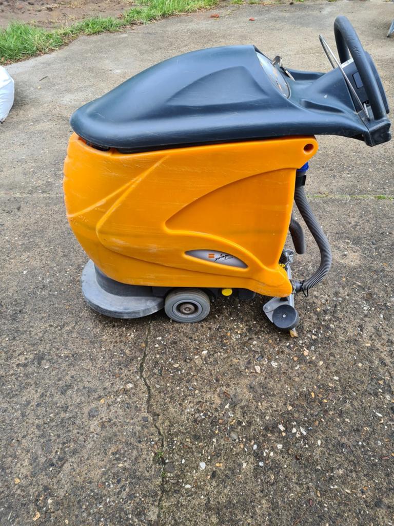 Schrobmachine, schrobzuigmachine, Taski swingo 755B, Ophalen, Gebruikt