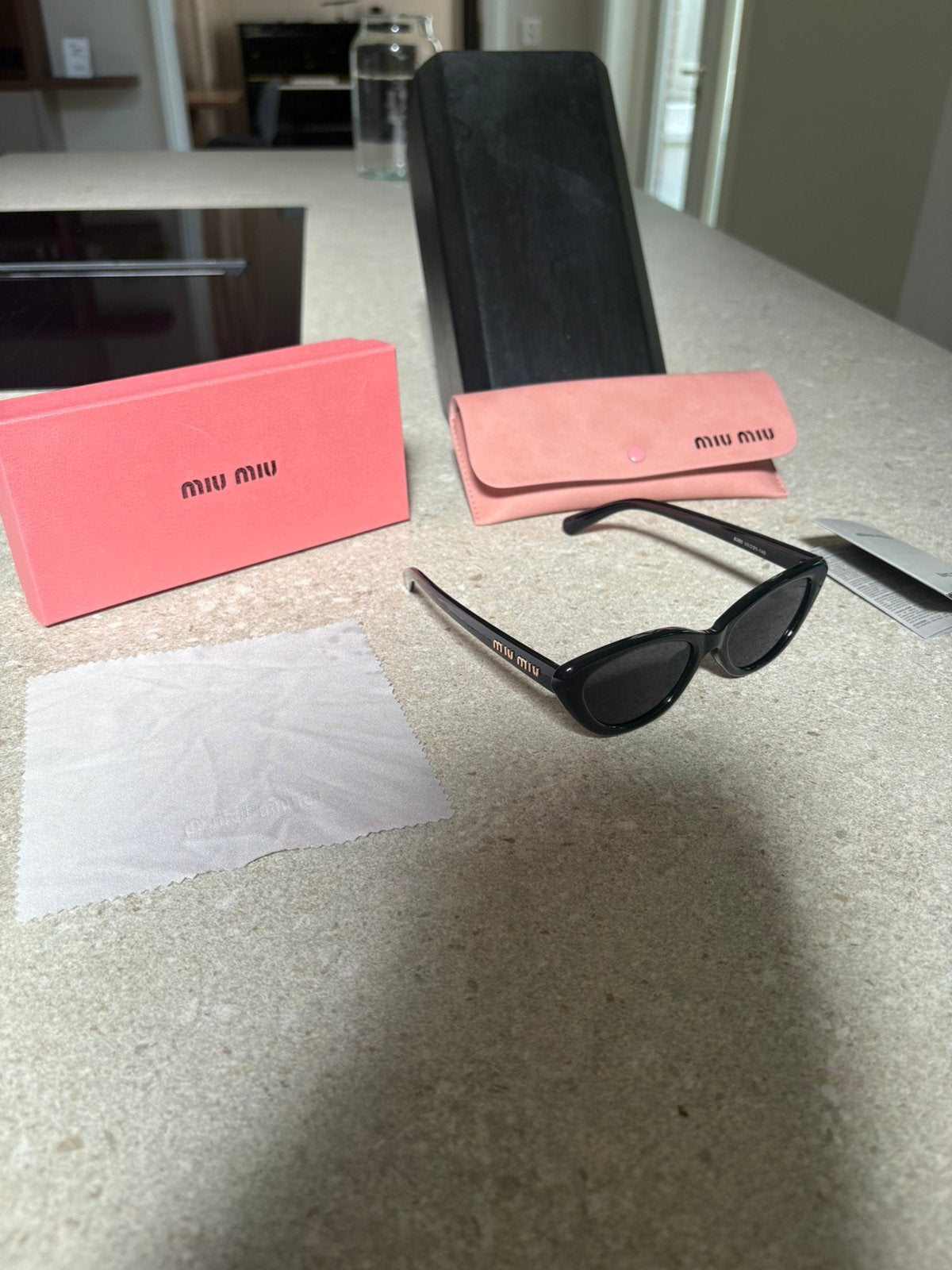 Miu Miu Cat-Eye zonnebril, Verzenden, Zo goed als nieuw, Zwart, Overige merken