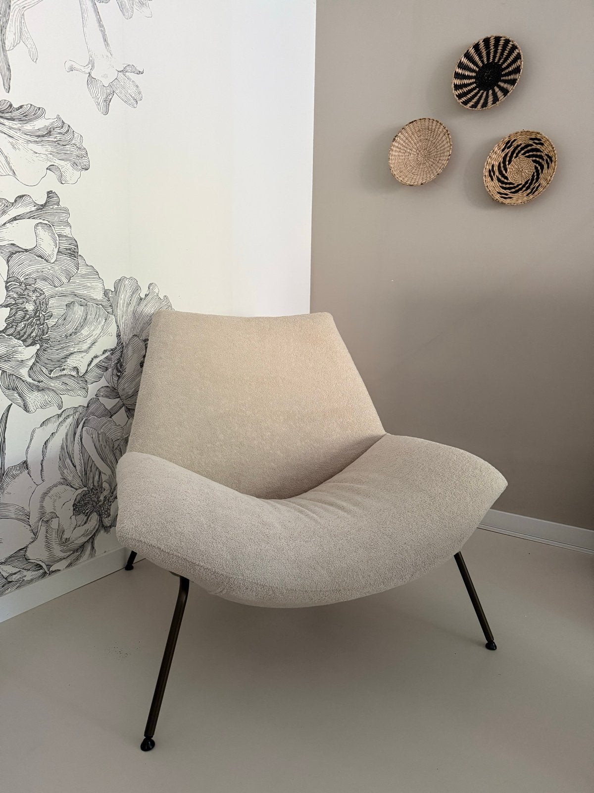 DYVYK Design Fauteuil- Crèmekleurige Bouclé Stof, Ophalen, Overige kleuren, Zo goed als nieuw, Eén
