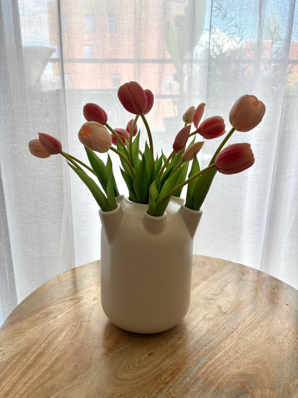 Witte tulpen vaas aardewerk, Ophalen, Zo goed als nieuw, Wit