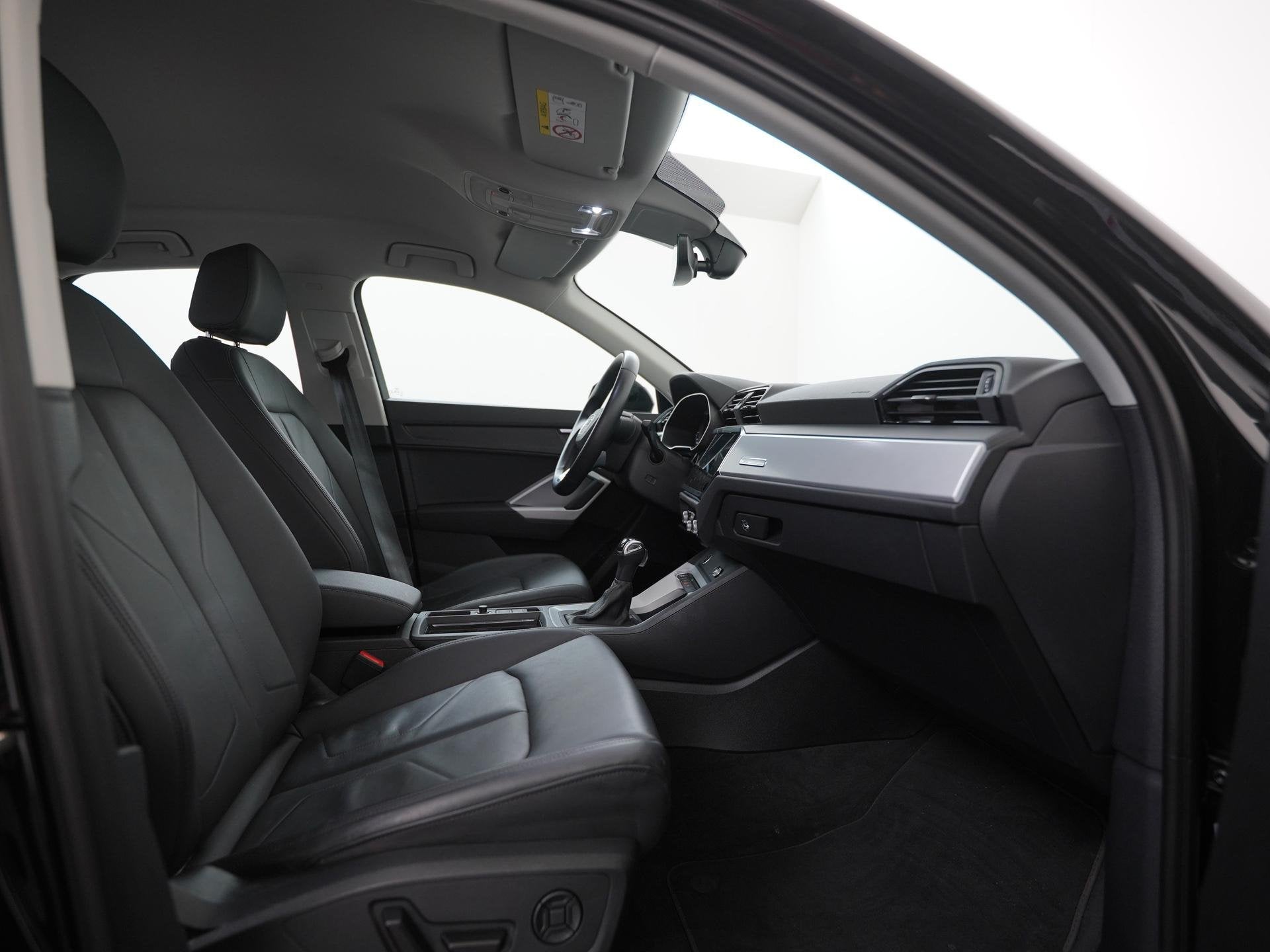 Audi Q3 Sportback 45 TFSIe S-Line Ext | ACC | Leder | Zondag, Auto's, Gebruikt, Zwart, Automatische klimaatregeling, Hybride Elektrisch/Benzine