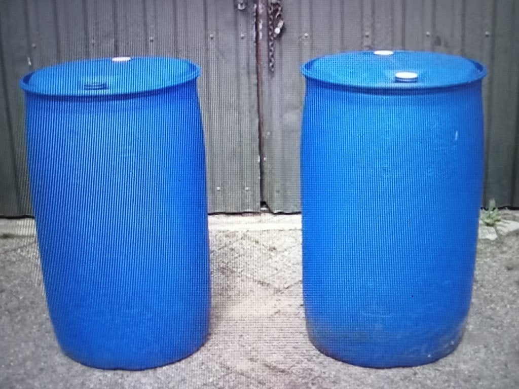 Blauwe vaten, Tuin en Terras, Regentonnen, 150 liter of meer, Ophalen, Zo goed als nieuw