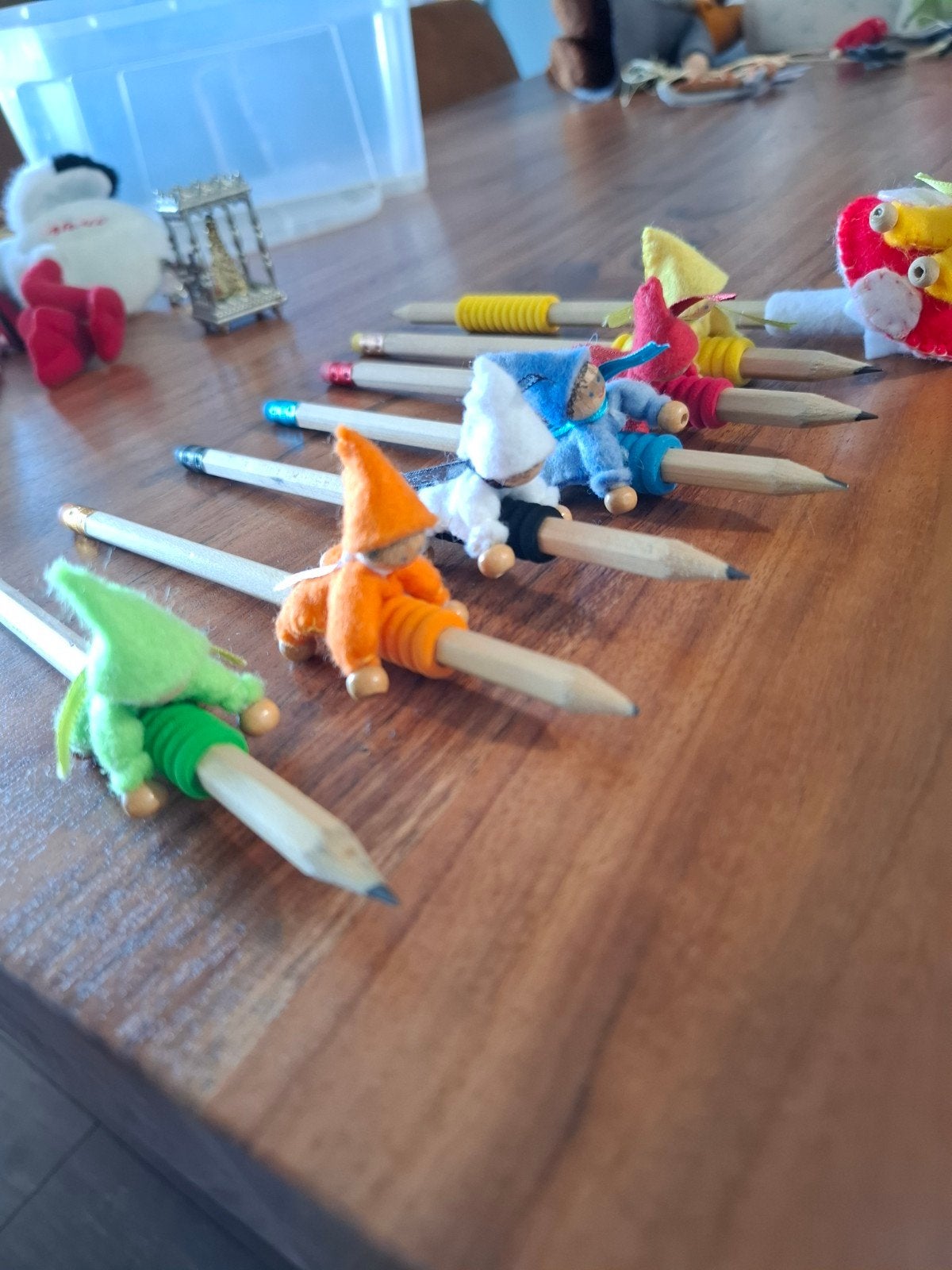 viltkabouters op kleurpotloden., Ophalen of Verzenden, Nieuw, Los Vilt