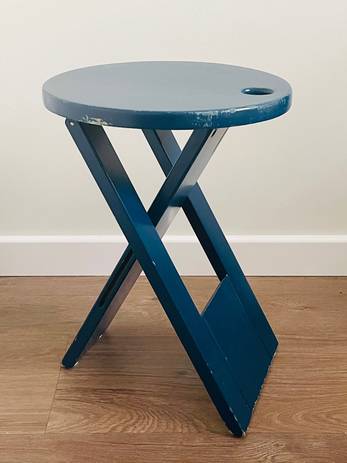 Vintage Design Kruk ‘Suzy’ Stool Adrian Reed Jaren 80 Blauw, Ophalen, Gebruikt, Hout