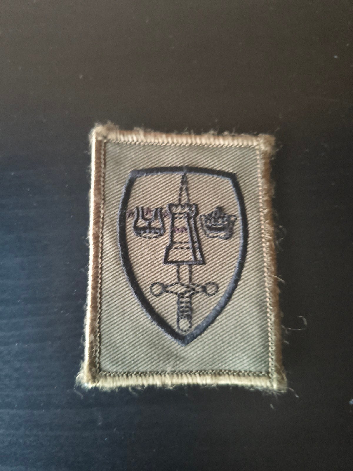 Embleem Koninklijke Marechaussee, Ophalen