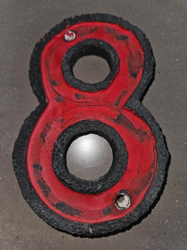 Antiek gietijzeren rood huisnummer 8 € 12, Ophalen of Verzenden