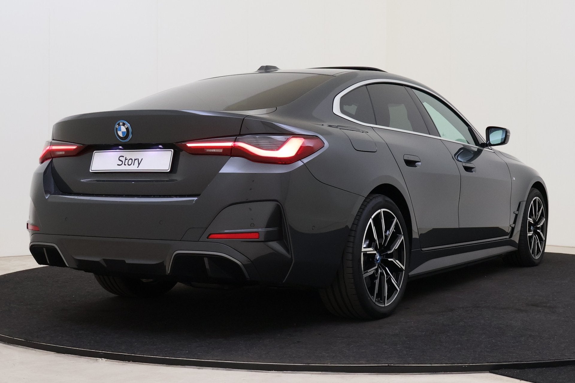 BMW i4 eDrive40 High Executive M Sport / Schuif-Kanteldak /, Auto's, Dealer onderhouden, Achterwielaandrijving, Gebruikt, 590 km