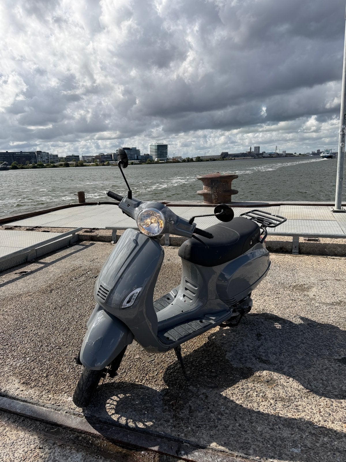 La Souris Scooter - Grijs, zo goed als nieuw, Fietsen en Brommers, Scooters | Overige merken, Ophalen, Gebruikt, Maximaal 45 km/u