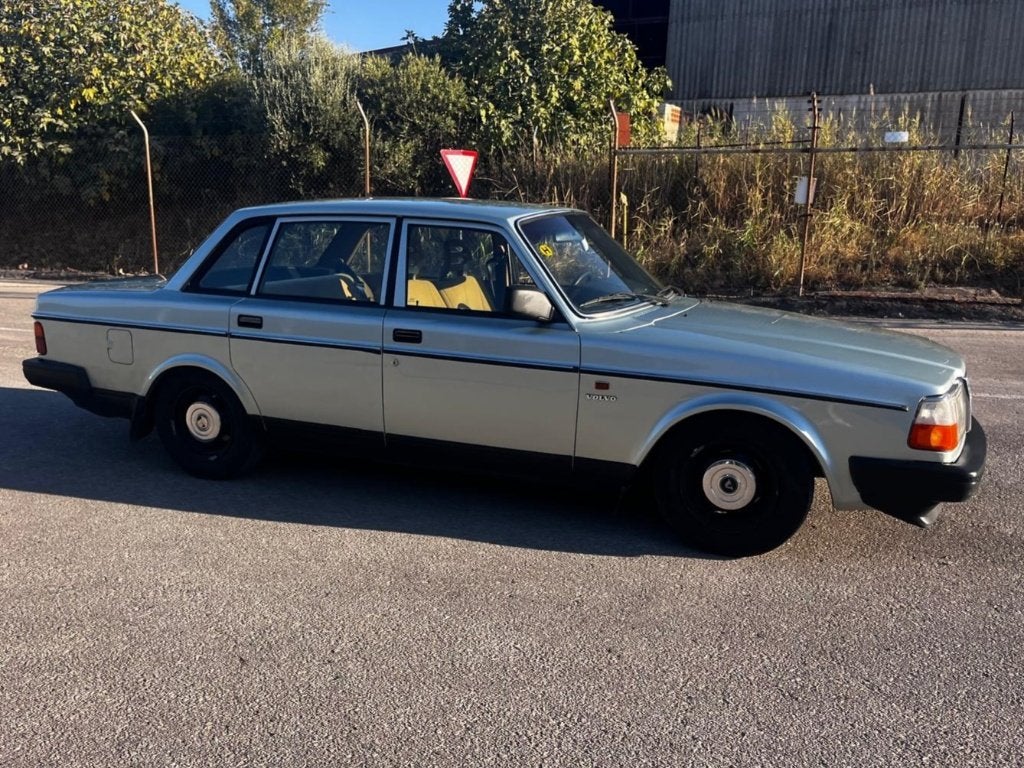 Volvo 240 GL, bj 87, bijna oldtimer, 100% roestvrij/rijklaar, Auto's, Beige, 4 cilinders, Blauw, Handgeschakeld