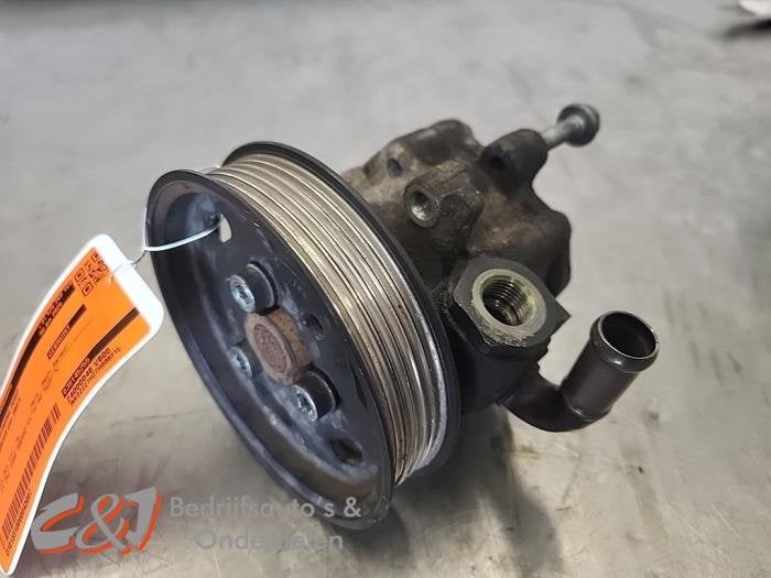 Stuurbekrachtiging Pomp van een Volkswagen Transporter