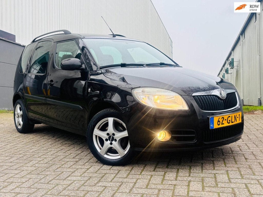 Skoda Roomster 1.4-16V Navigator NIEUWE APK,AIRCO,TREKHAAK, Auto's, Skoda, Voorwielaandrijving, Gebruikt, Zwart, Roomster