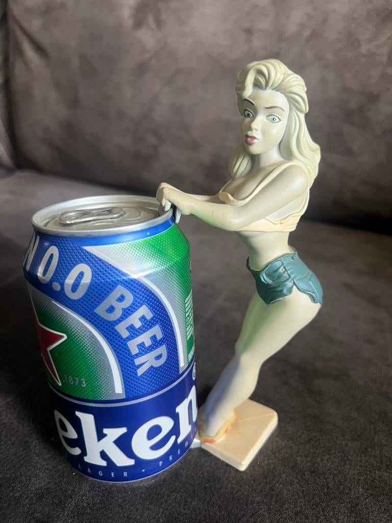 Vintage Bierblikhouder Meisje Daisy Mae., Verzamelen, Biermerken, Ophalen of Verzenden, Zo goed als nieuw, Overige typen, Overige merken