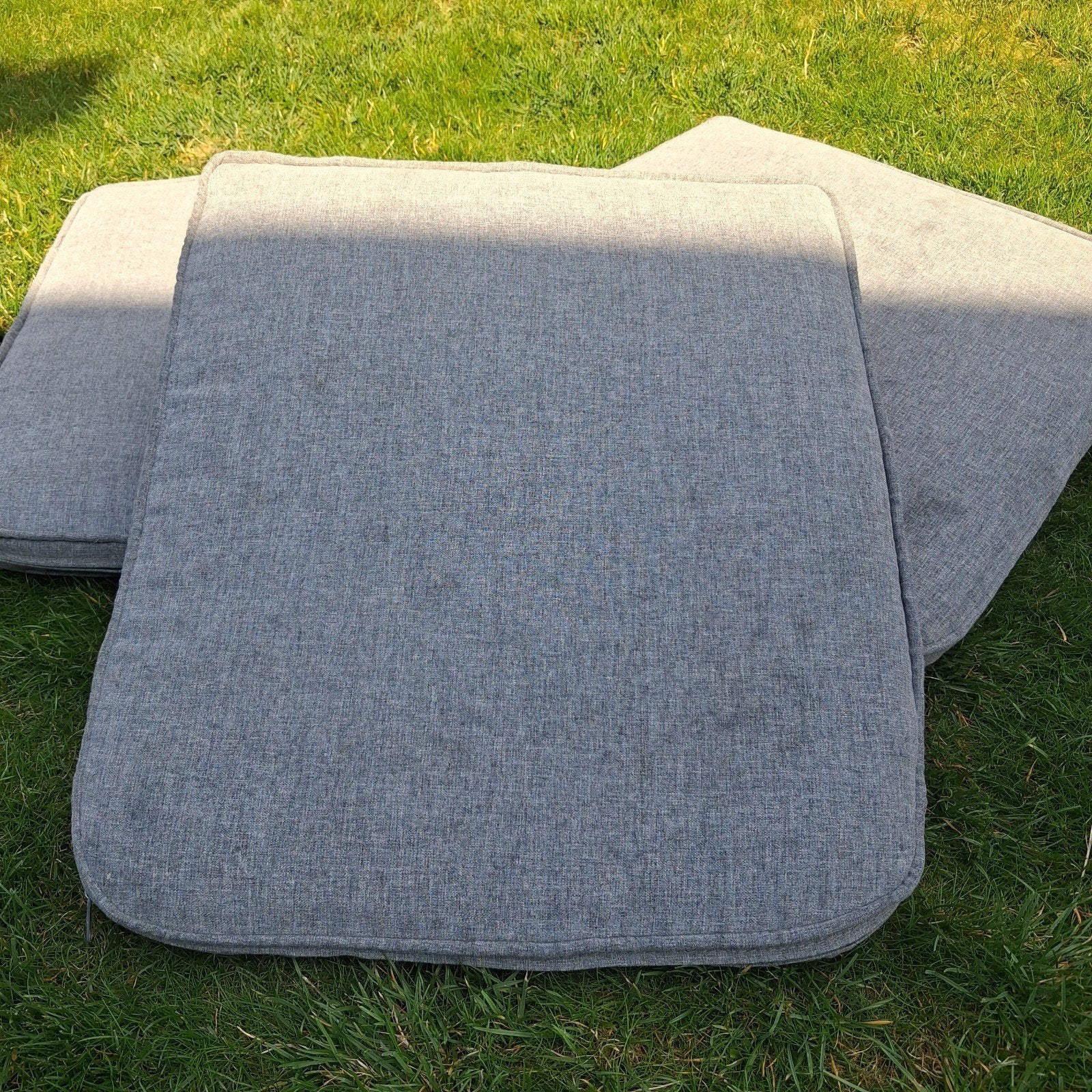 Grijze tuinkussens voor buiten - Zo goed als nieuw, Ophalen of Verzenden, Zo goed als nieuw, Grijs, Vierkant