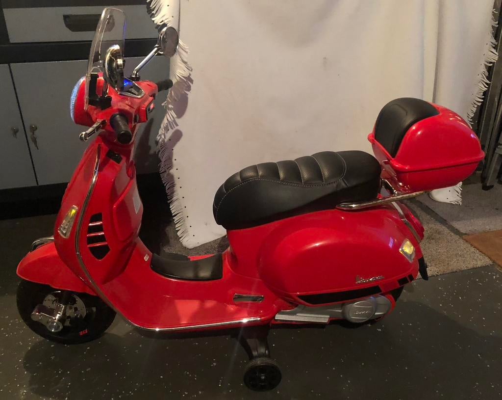 Vespa kinder scooter, Kinderen en Baby's, Speelgoed | Buiten | Accuvoertuigen, Ophalen of Verzenden, Zo goed als nieuw
