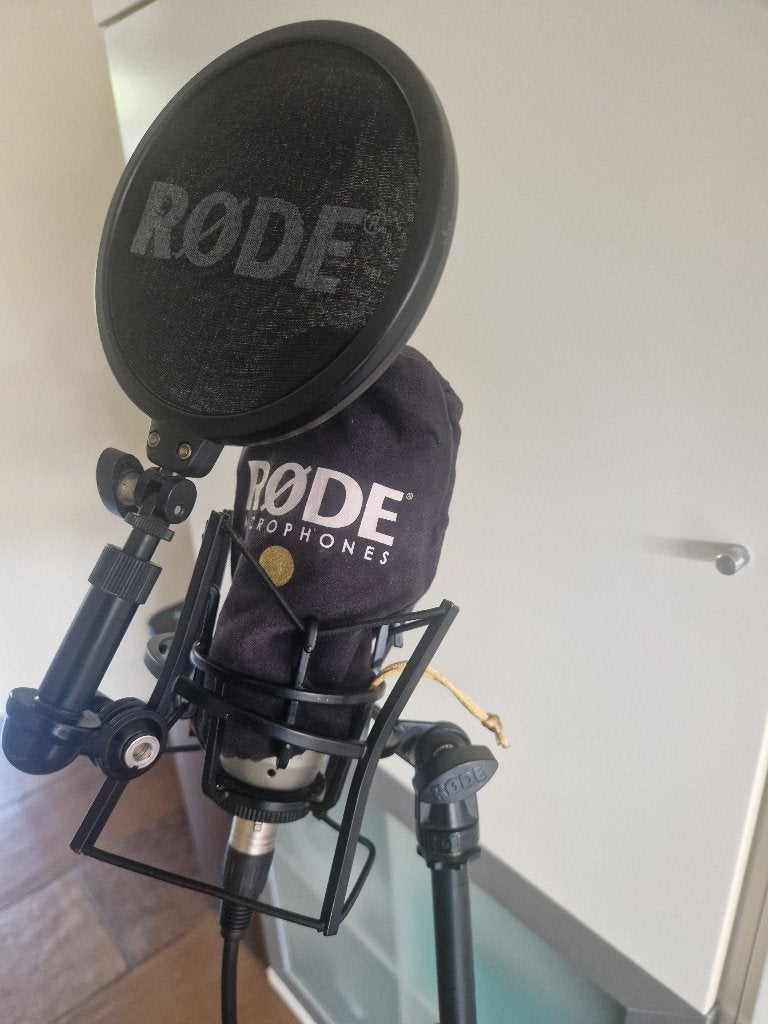 Rode NT1-A microfoon zang of podcast met plopkap & standaard, Muziek en Instrumenten, Ophalen, Gebruikt, Zangmicrofoon