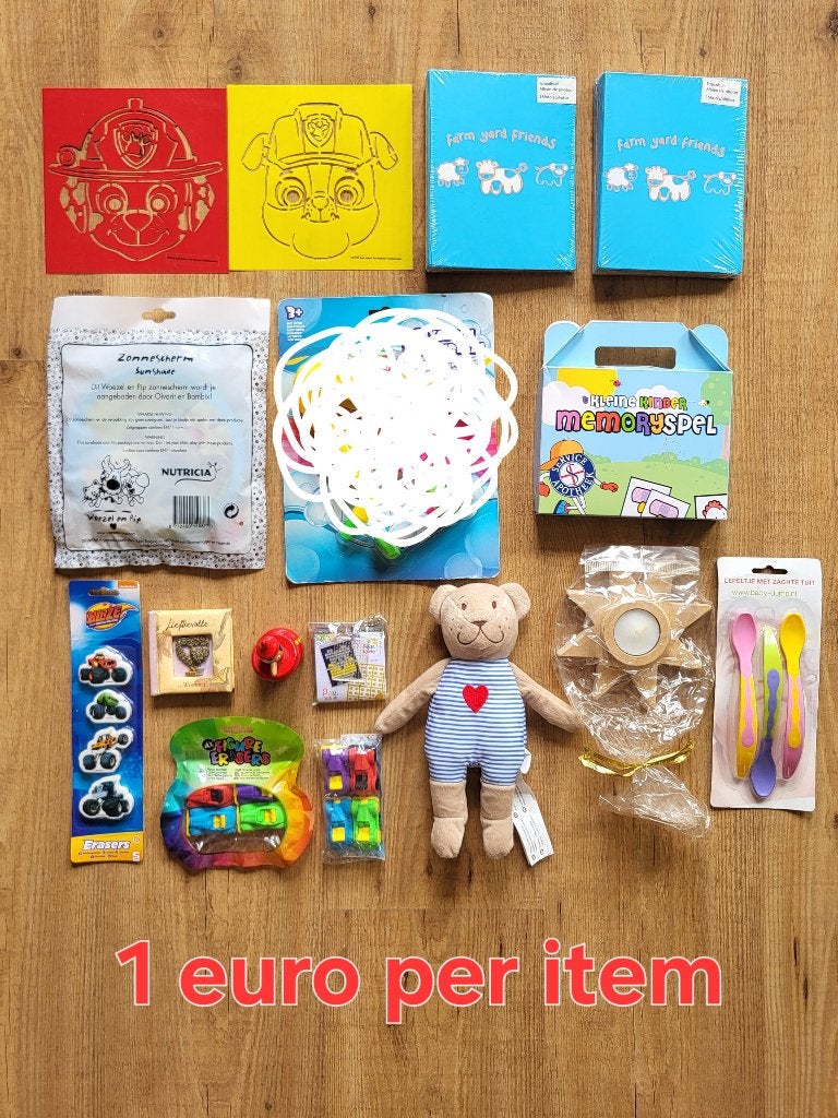 Foto 1: 1 euro per item, foto 2: 2 euro per item, Ophalen, Zo goed als nieuw, Jongen of Meisje