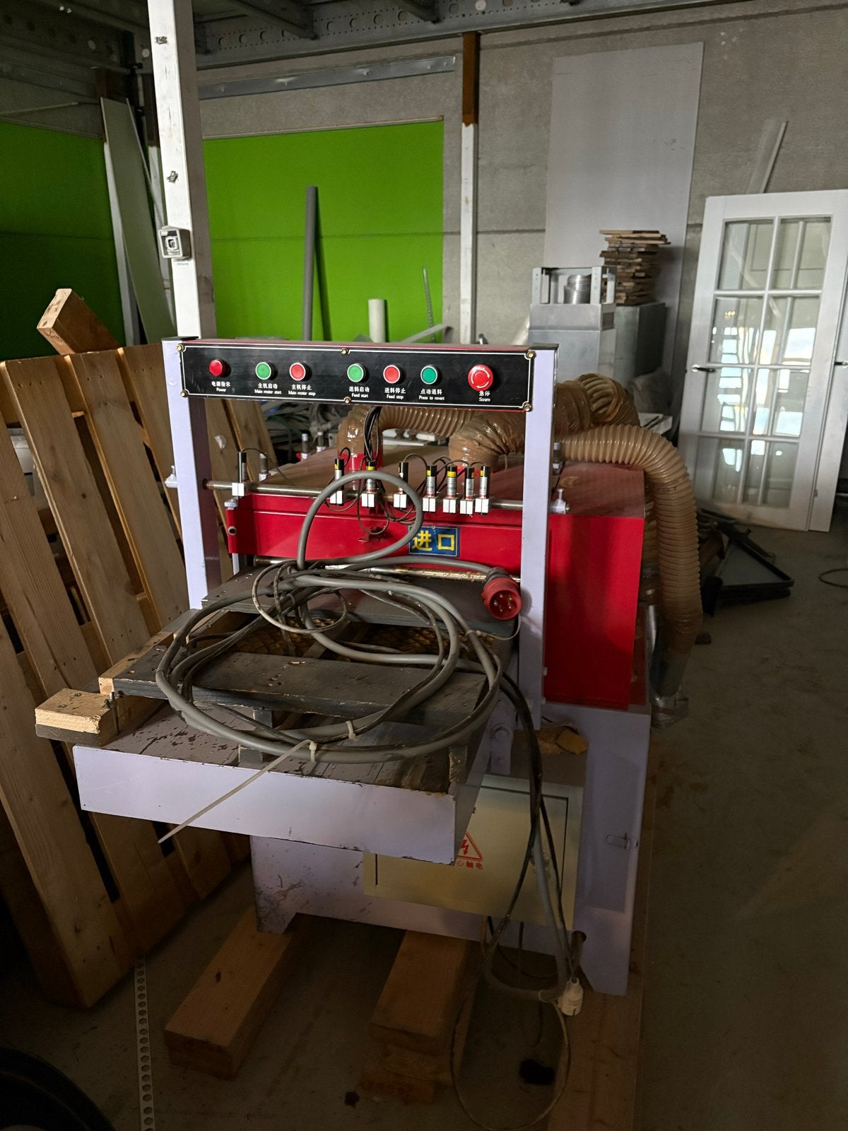 Industriële Houtbewerkingsmachine - Schaven en Zagen, Ophalen