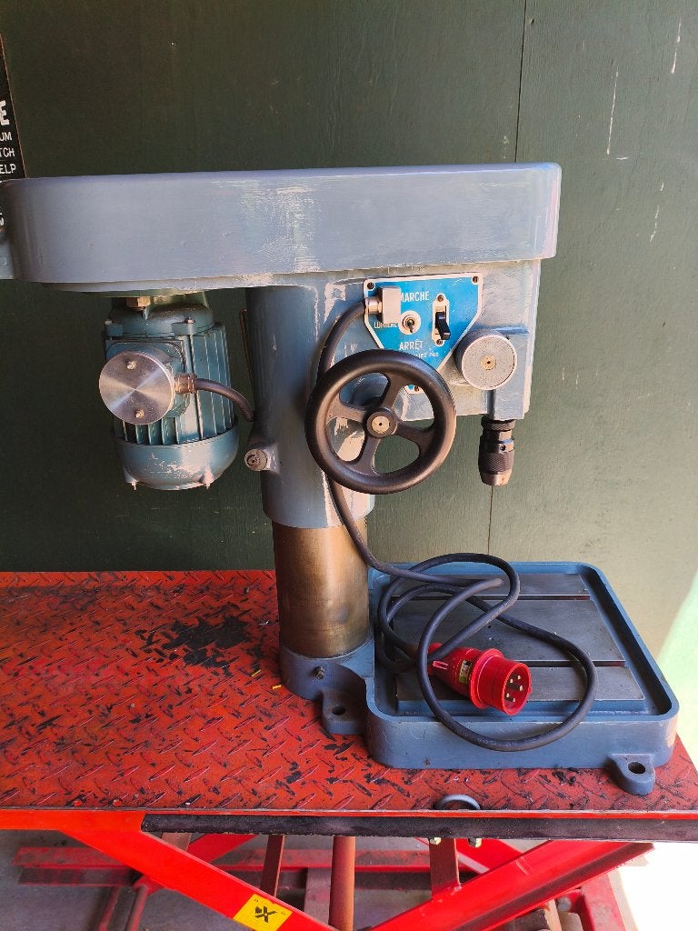 Precis tafelboormachine 380V, franse kwaliteitsmachine, Ophalen, Zo goed als nieuw, 400 tot 600 watt, Kolomboormachine