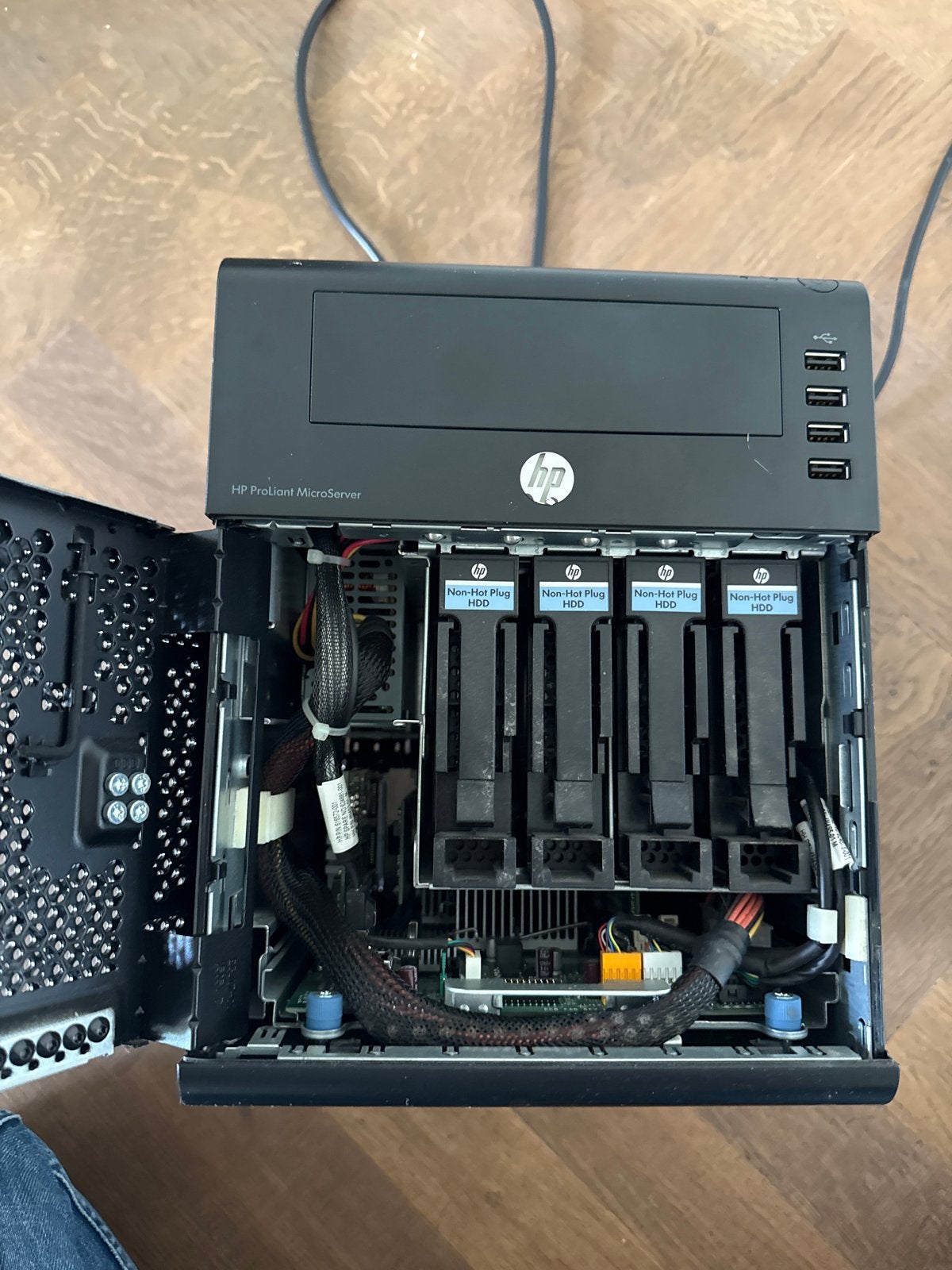 HP ProLiant MicroServer Gen7 - Ideaal voor thuis of kantoor, Computers en Software, Servers, Gebruikt, 2 tot 3 Ghz, Ophalen of Verzenden