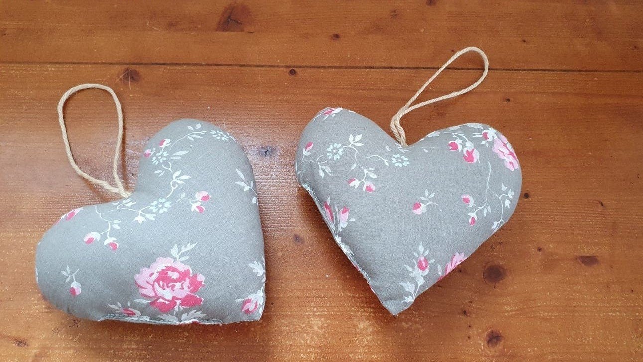 2 Leuke Zachte Hartjes Hangers met Bloemenprint, Ophalen of Verzenden, Nieuw, Meerkleurig, Textiel