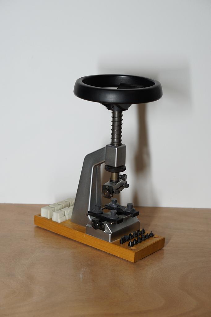 Bergeon 5700 Kastopener Horlogemaker, Antiek en Kunst, Antiek | Gereedschap en Instrumenten, Ophalen of Verzenden