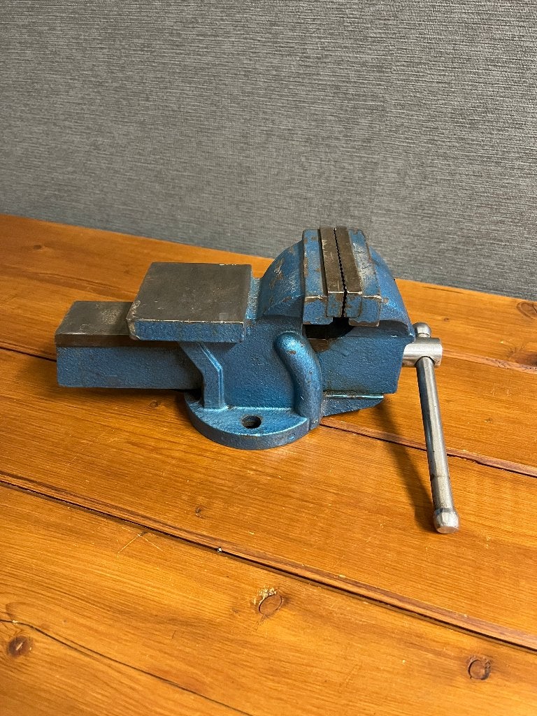 Nette , soepel werkende bankschroef 100mm bekken ., Gebruikt, Gereedschap of Toebehoren, Blauw, Metaal