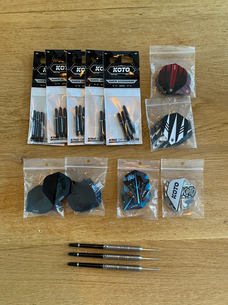 Dartpijlen KOTO met accesoires, Ophalen of Verzenden, Zo goed als nieuw, Pijlen