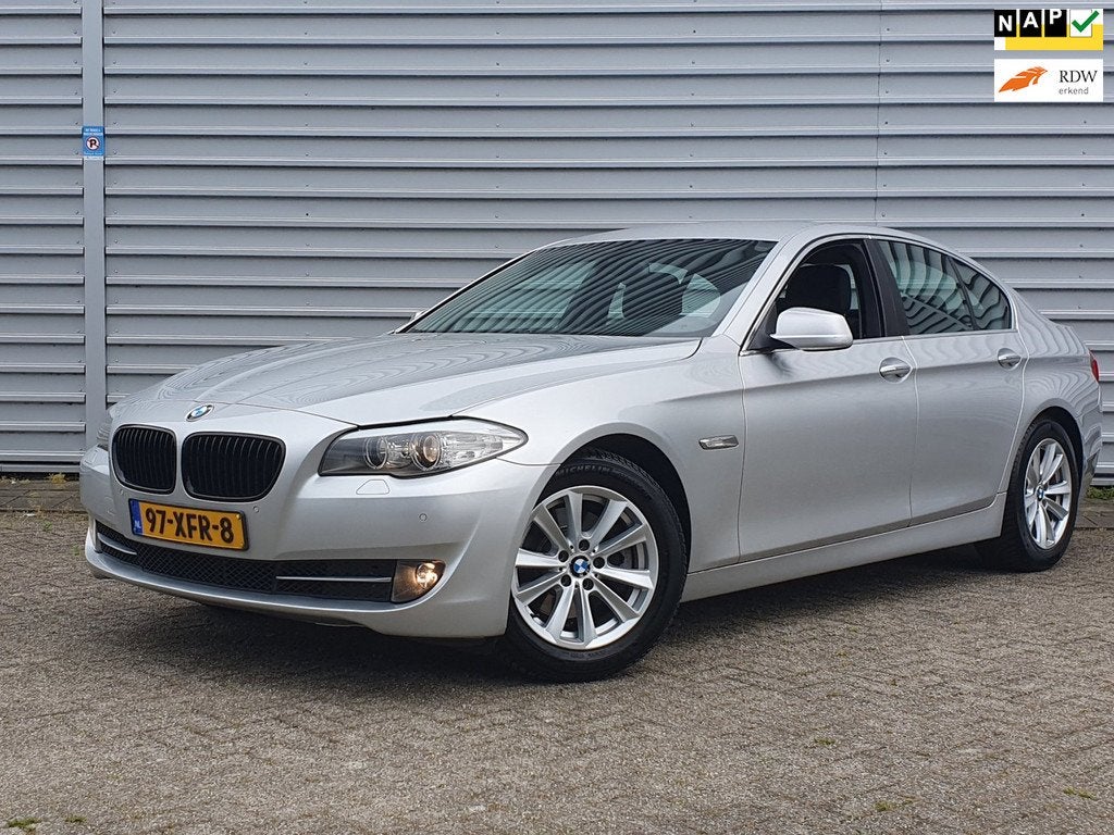 BMW 5-serie 520i Executive Clima/Cruise/NAVI/LM 17", Auto's, BMW, Automaat, Euro 5, Achterwielaandrijving, Gebruikt