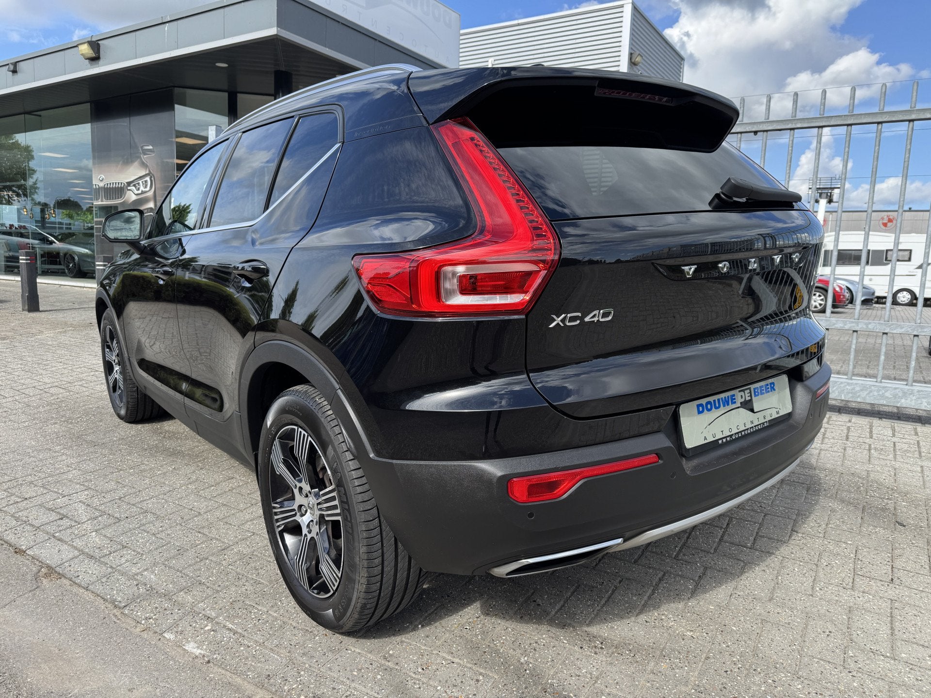 Volvo XC40 2.0 T4 Inscription trekhaak, pano/dak, leer., 12 maanden, 15 km/l, Euro 6, Zwart