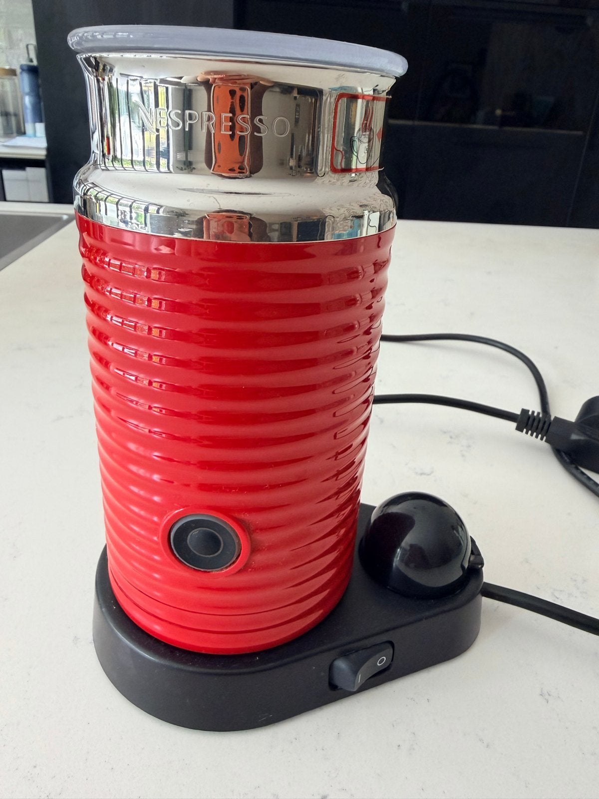 Nespresso Aeroccino 3 Melkopschuimer Rood, Ophalen, Zo goed als nieuw, Elektrische melkopschuimer