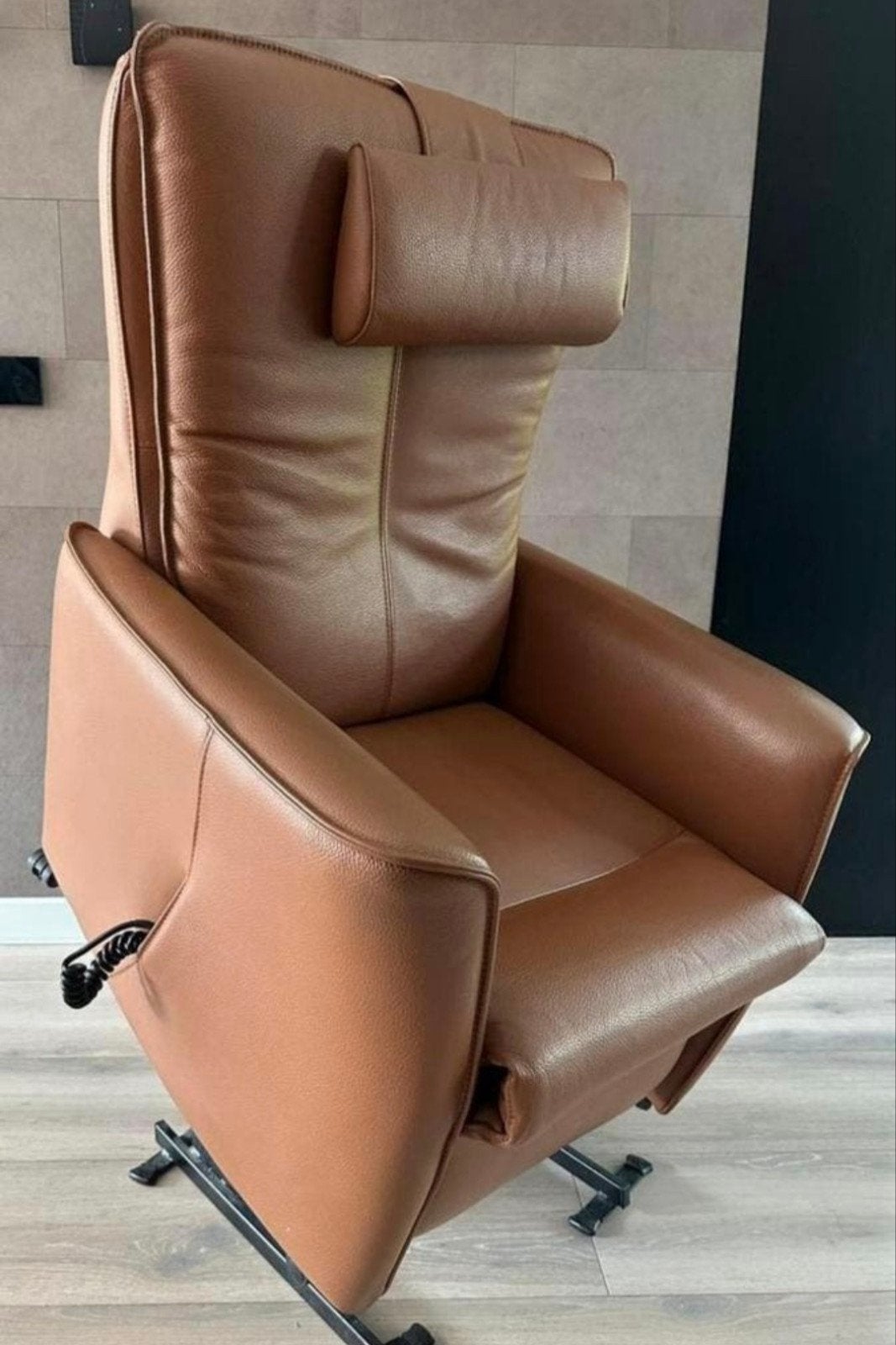 Zgan opsta fauteuil elektrisch + relax systeem van Prominent, Huis en Inrichting, Fauteuils, Ophalen, Zo goed als nieuw, Leer