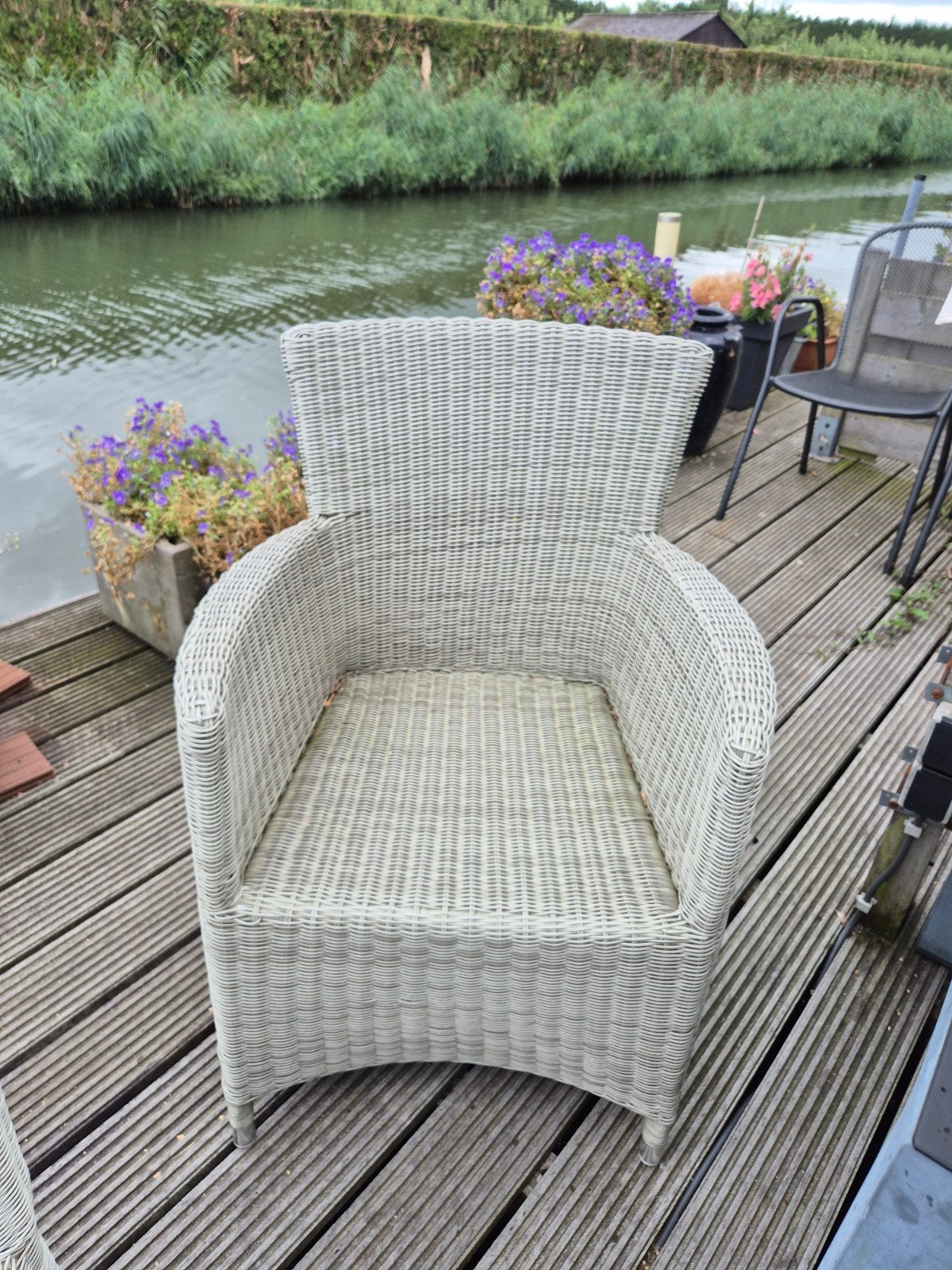 4 Wicker tuinstoelen met kussens, 1 met defecte rugleuning, Ophalen, Gebruikt, Wicker