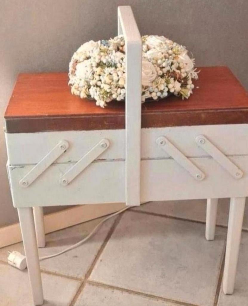 Brocante uitklapbare naaibox van hout, Ophalen