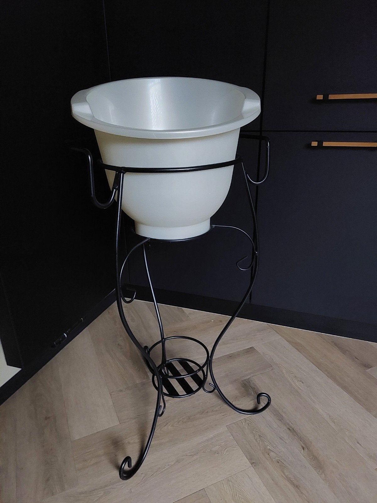 Tummy tub met standaard, Kinderen en Baby's, Badjes en Verzorging, Tummy Tub, Ophalen of Verzenden, Zo goed als nieuw, Bébé-jou