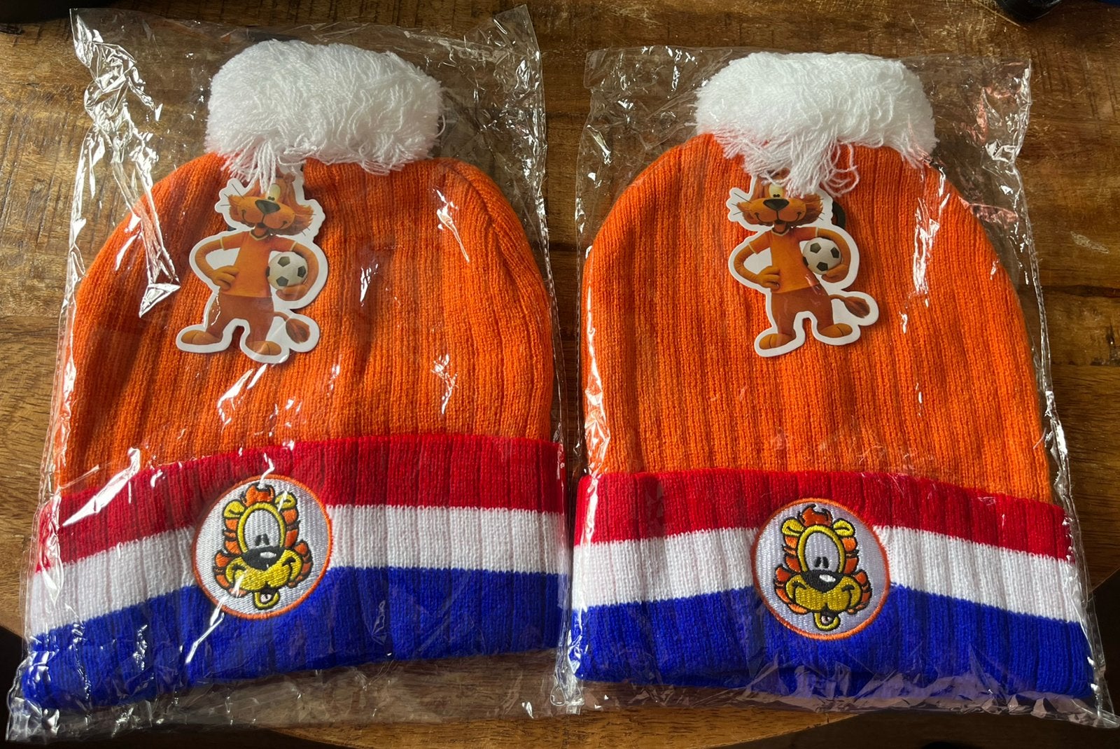 Loeki Oranje muts beanie, Verzamelen, Sportartikelen en Voetbal, Ophalen of Verzenden, Nieuw, Overige sporten, Pet of Muts