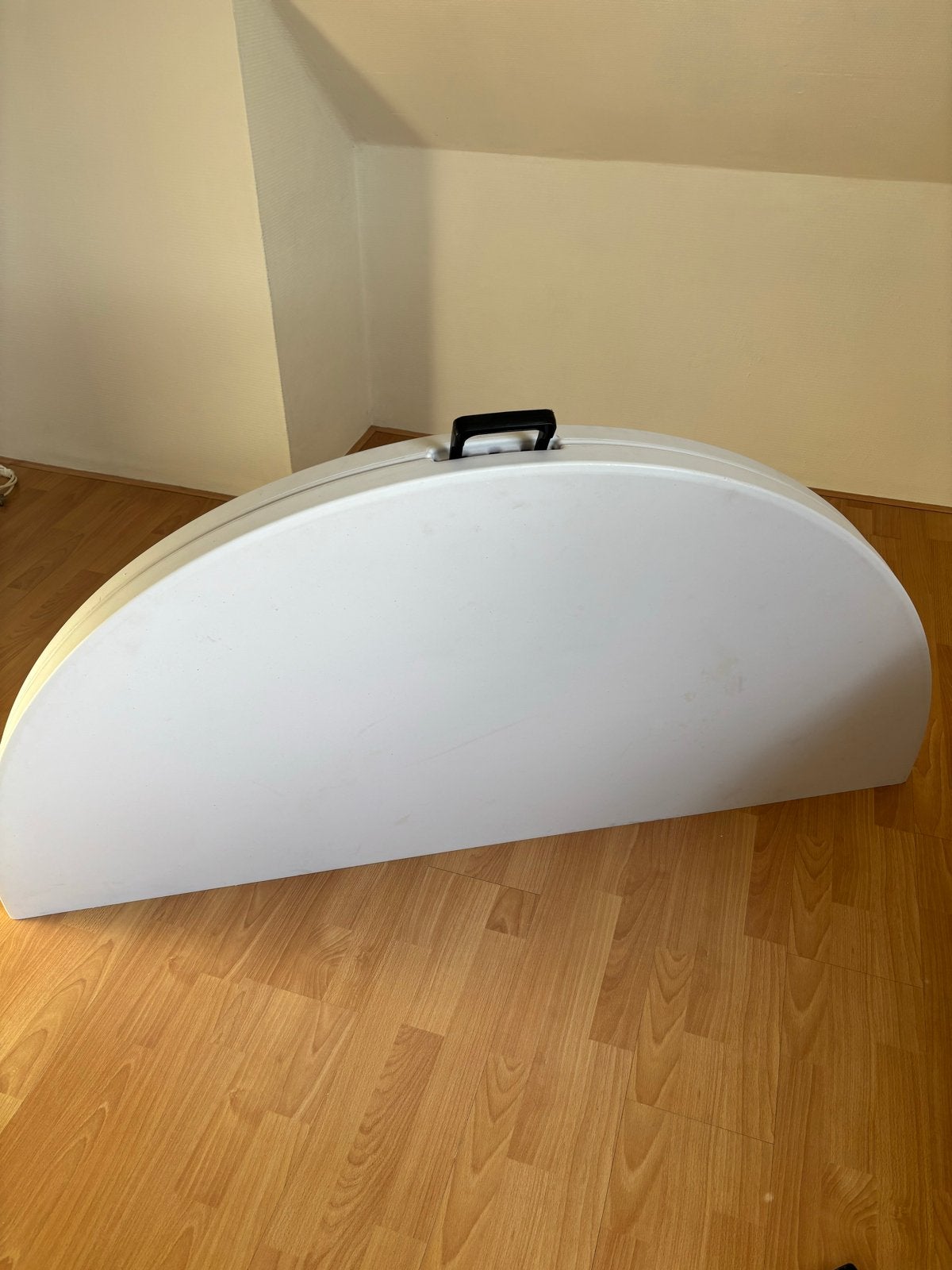 Ronde klaptafel 150cm - Ideaal voor feesten en evenementen, Ophalen, Kunststof, Gebruikt, 100 tot 150 cm