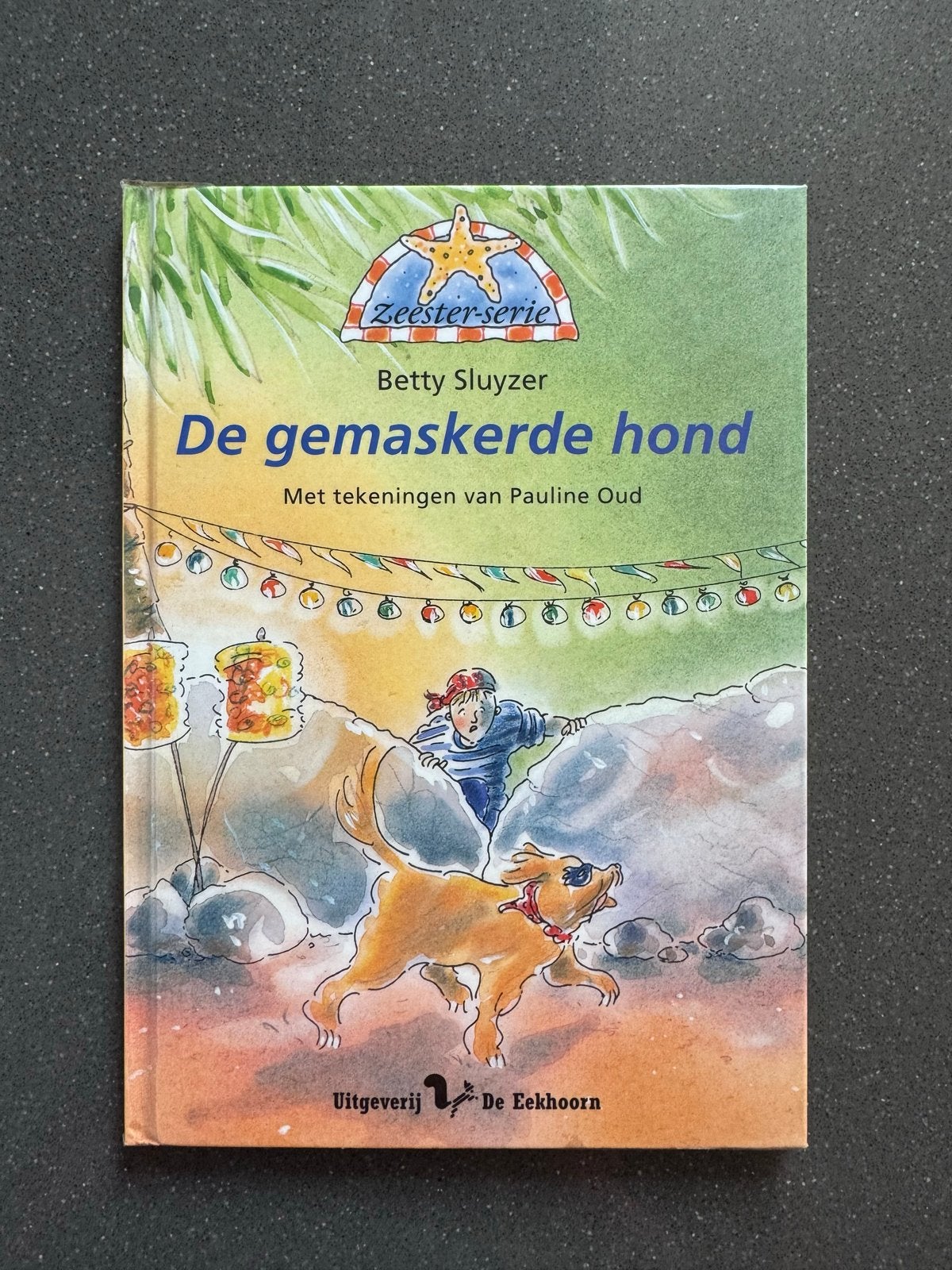 De gemaskerde hond - Zeester-serie - Betty Sluyzer, Ophalen of Verzenden, Zo goed als nieuw, Fictie algemeen